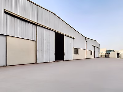 مستودع مغطى واسع بمساحة 3600 متر مربع للإيجار في المنطقة الصناعية القديمة