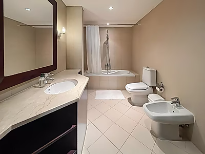 ELEGANTLY STYLED 1-BEDROOM APARTMENT WITH SPACIOUS BALCONY | PORTO