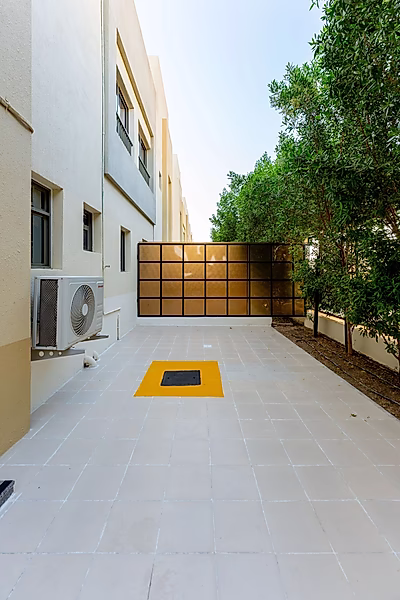 OUTSTANDING COZY VILLA | 4BHK + MAID | BEST PRICE IN THE MARKET - Photo 2