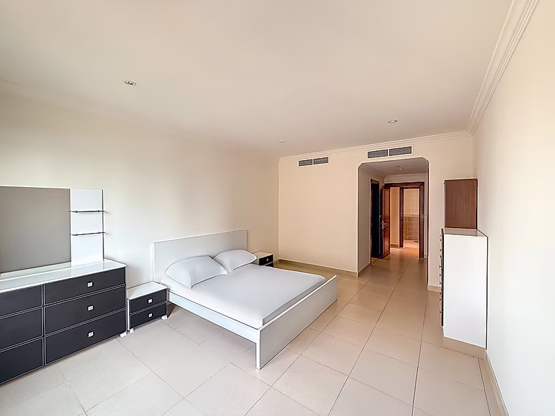 Spacious 1-Bedroom Fully Furnished Apartment for Lease in Porto Arabia | High Floor | Partial Marina & Katara View - Photo 2