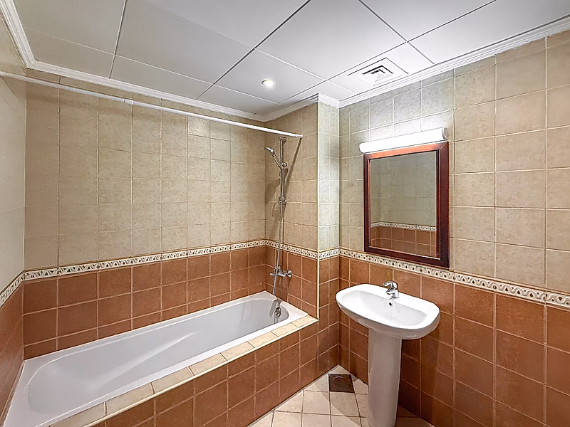 Spacious 1-Bedroom Fully Furnished Apartment for Lease in Porto Arabia | High Floor | Partial Marina & Katara View - Photo 8