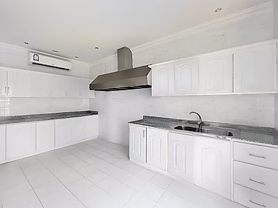 فيلا للبيع | موقع مميز - المطار القديم