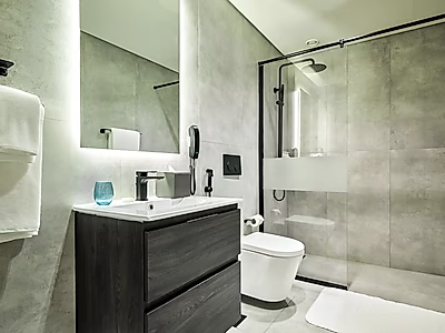 شقة فندقية 3 غرف نوم + غرفة خادمة | مخدومة | الفواتير مشمولة