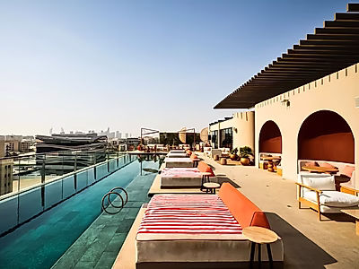 شقة فندقية 3 غرف نوم + غرفة خادمة | مخدومة | الفواتير مشمولة