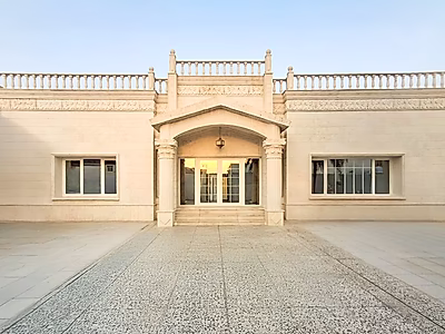 فيلا مميزة مستقلة للبيع في الدحيل