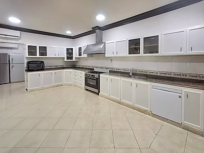 فيلا مميزة مستقلة للبيع في الدحيل