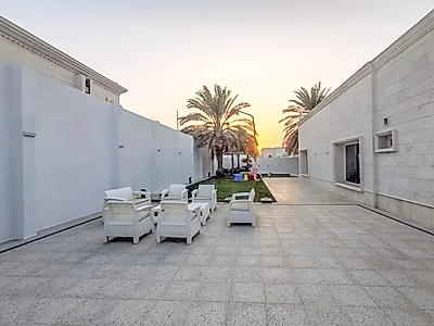 فيلا مميزة مستقلة للبيع في الدحيل