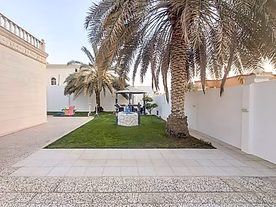 فيلا مميزة مستقلة للبيع في الدحيل