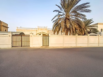 فيلا مميزة مستقلة للبيع في الدحيل