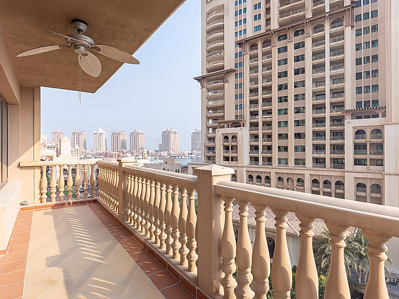 Elegant 1-Bedroom Retreat in Porto Arabia – Spacious 150 SQM Luxury Living - Photo 2