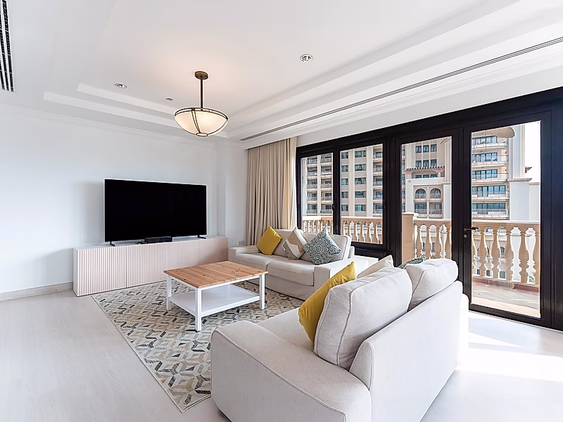 Elegant 1-Bedroom Retreat in Porto Arabia – Spacious 150 SQM Luxury Living - Photo 3