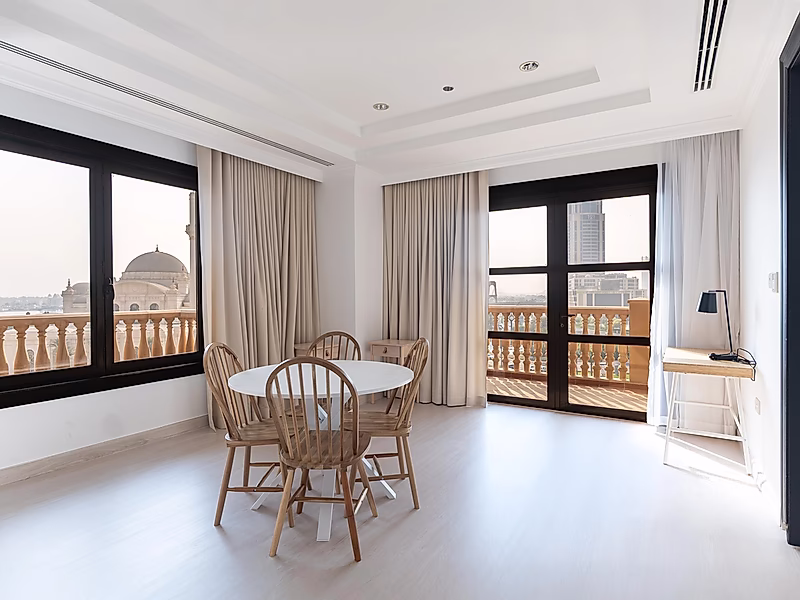 Elegant 1-Bedroom Retreat in Porto Arabia – Spacious 150 SQM Luxury Living - Photo 4