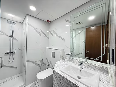 شقة جديدة كليًا بغرفتي نوم + غرفة خادمة | إطلالات على البحر والمدينة | مارينا