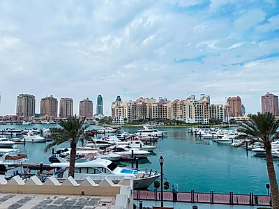 عِش حياة الرفاهية | تاون هاوس مُجدَّد بالكامل بأربع غرف نوم | إطلالة خلابة على المارينا