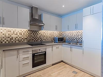 شقة فاخرة للبيع في فيفا بحرية