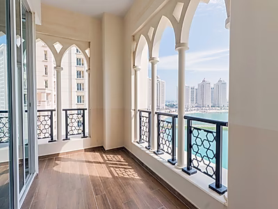 شقة فاخرة للبيع في فيفا بحرية