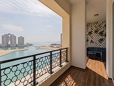 شقة فاخرة للبيع في فيفا بحرية