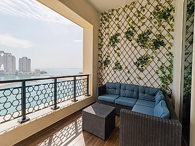 شقة فاخرة للبيع في فيفا بحرية