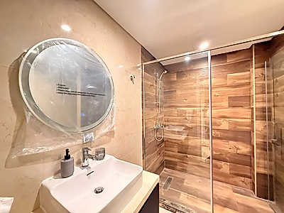 شقة فاخرة من غرفتي نوم بإطلالة خلابة على حديقة كريسنت