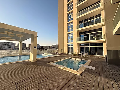 شقة فاخرة من غرفتي نوم بإطلالة خلابة على حديقة كريسنت