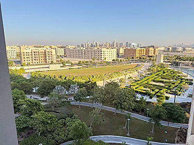 شقة فاخرة من غرفتي نوم بإطلالة خلابة على حديقة كريسنت