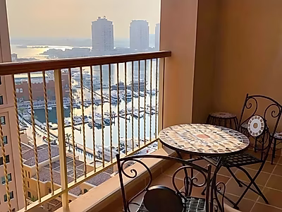 UNIQUE AND FULLY RENOVATED 1 + OFFICE | BALCONY ON THE MARINA