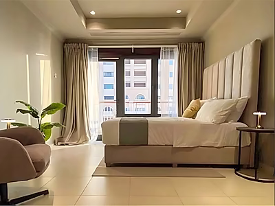 UNIQUE AND FULLY RENOVATED 1 + OFFICE | BALCONY ON THE MARINA