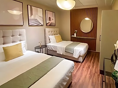 UNIQUE AND FULLY RENOVATED 1 + OFFICE | BALCONY ON THE MARINA