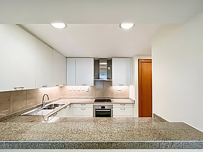 منزل على الشاطئ | شقة 3 غرف نوم للبيع في اللؤلؤة