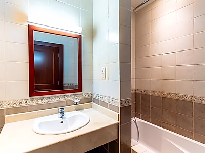 ELEGANTLY STYLED 2-BR APARTMENT | MARINA VIEW | PORTO