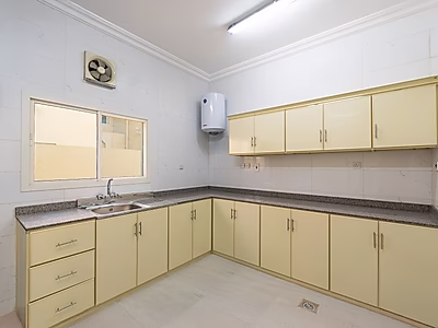 مجمّع سكني مميز للإيجار – 20 فيلا غير مفروشة مع تكييف | الرويس