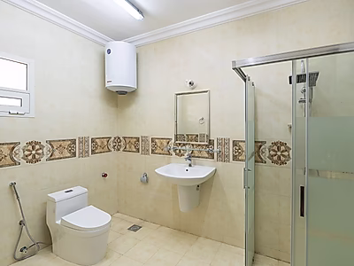 مجمّع سكني مميز للإيجار – 20 فيلا غير مفروشة مع تكييف | الرويس