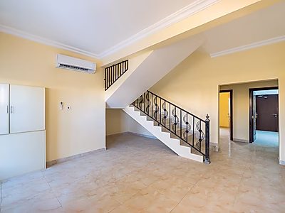 مجمّع سكني مميز للإيجار – 20 فيلا غير مفروشة مع تكييف | الرويس