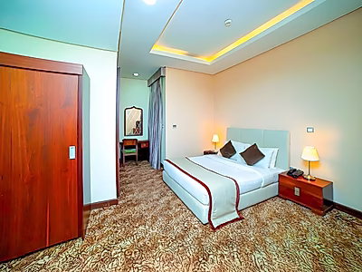 فندق ثلاث نجوم فاخر للبيع في موقع استراتيجي – عوائد استثمارية مرتفعة