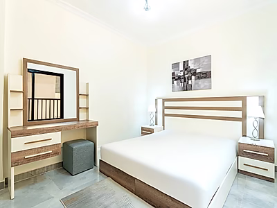 شقة تمليك مفروشة ومؤجرة من غرفتين في الوكرة | مجمع سكني مغلق | استثمار جاهز بعائد مضمون