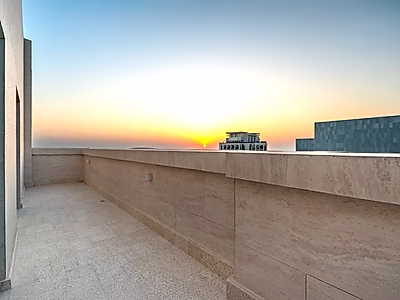Extravagant 4BR Penthouse | Title Deed | Lusail