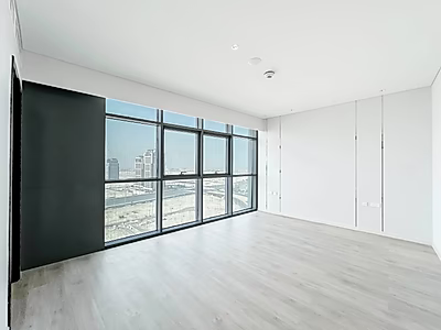 SEASIDE SERENITY | SPACIOUS 1 BED | TENANTED | HIGH FLOOR