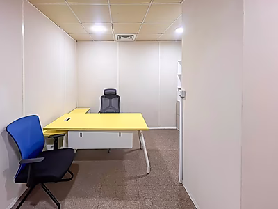 مكتب مفروش بالكامل بمساحة 14 متر مربع للإيجار في الكورنيش