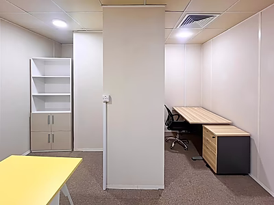 مكتب مفروش بالكامل بمساحة 14 متر مربع للإيجار في الكورنيش