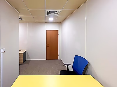 مكتب مفروش بالكامل بمساحة 14 متر مربع للإيجار في الكورنيش