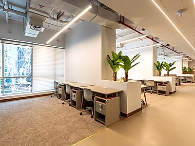 مكتب فاخر مجهّز بالكامل بمساحة 214 متر مربع في الخليج الغربي