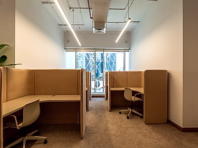 مكتب فاخر مجهّز بالكامل بمساحة 214 متر مربع في الخليج الغربي