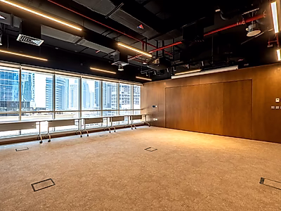 مساحة مكتبية فاخرة ومبتكرة في قلب منطقة الخليج الغربي