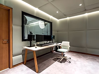 استوديو تسجيل متكامل وعالي التقنية في قلب منطقة الخليج الغربي