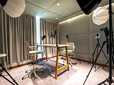 استوديو تسجيل متكامل وعالي التقنية في قلب منطقة الخليج الغربي