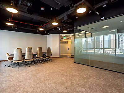 مكتب أنيق بمساحة 77 متر مربع في قلب منطقة الخليج الغربي