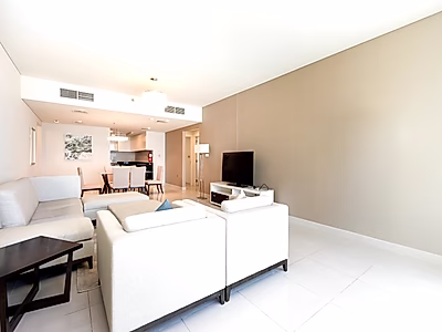 شقة فاخرة مكونة من 3 غرف نوم ومفروشة بالكامل | موقع متميز في مرسى لوسيل**