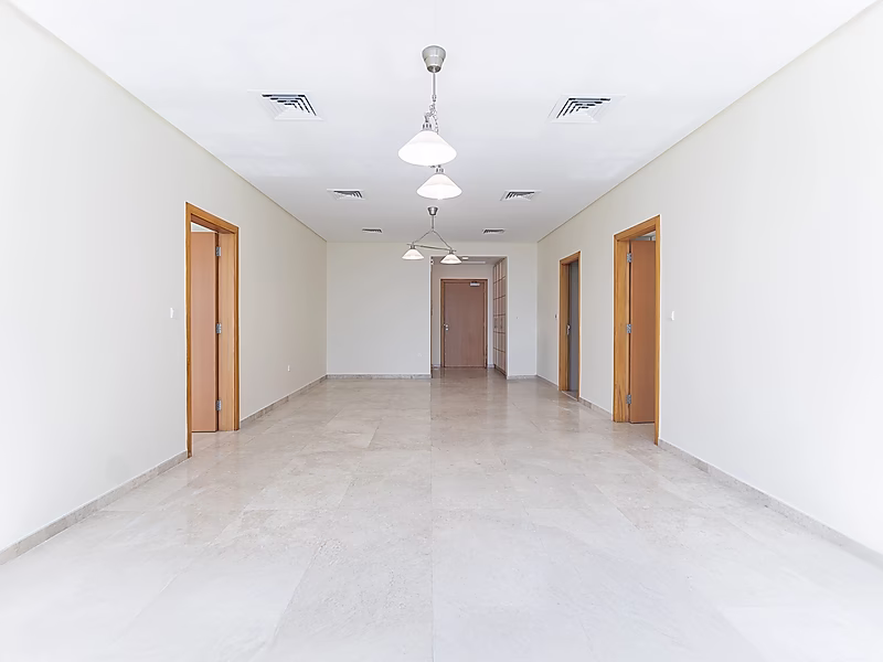 High-Floor 2BR Apartment in Zigzag Tower | Strong ROI | Prime Investment - Photo 2