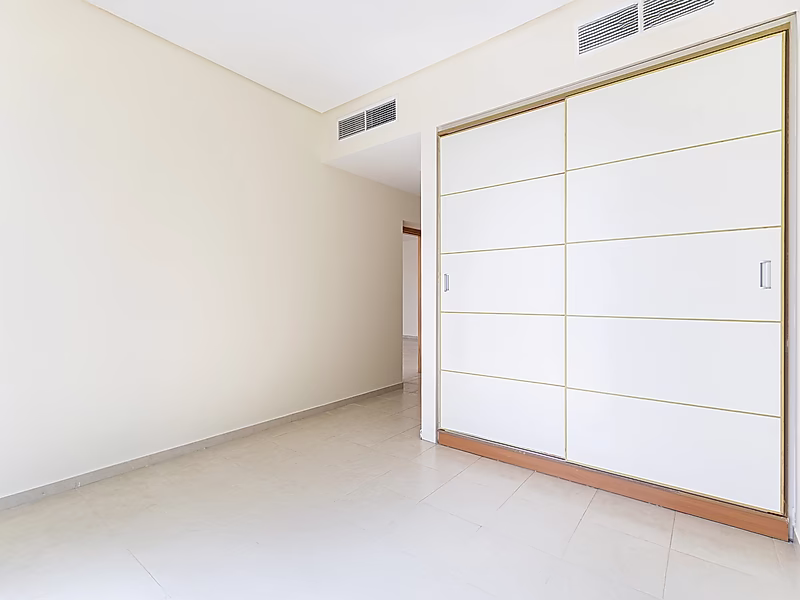 High-Floor 2BR Apartment in Zigzag Tower | Strong ROI | Prime Investment - Photo 6