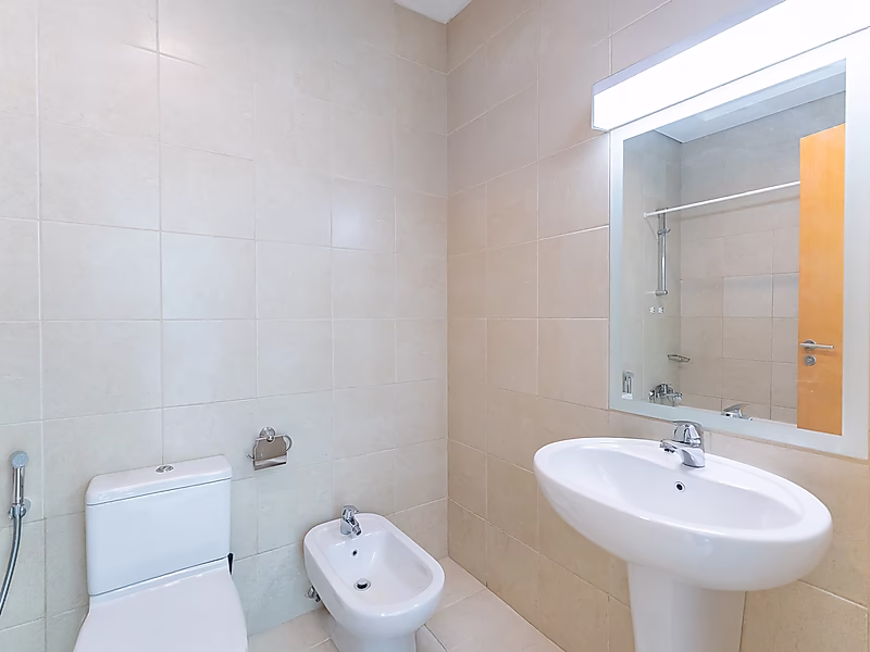 High-Floor 2BR Apartment in Zigzag Tower | Strong ROI | Prime Investment - Photo 8